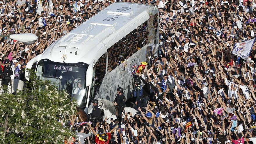 Messi tumba al Real Madrid en el Bernabéu y aprieta la Liga