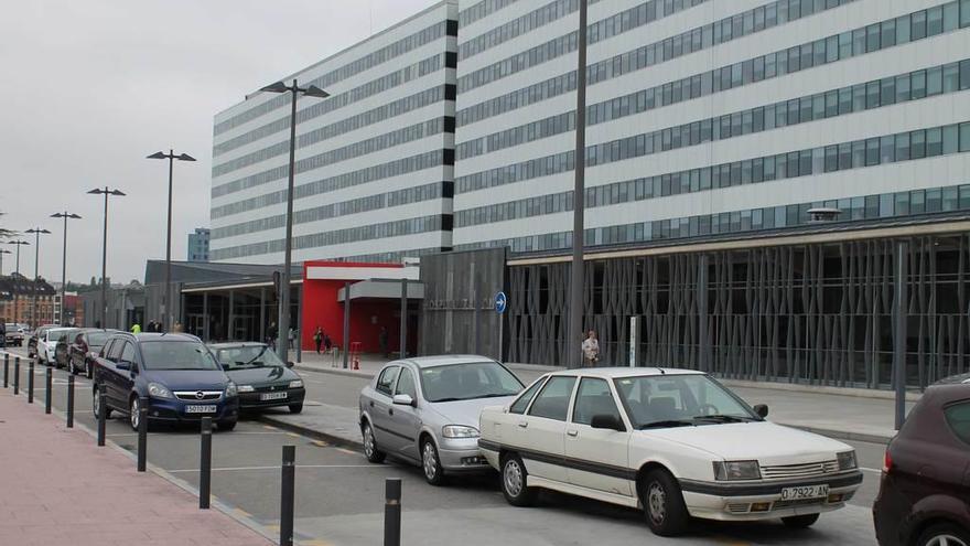 Vista exterior de la zona de hospitalización del nuevo HUCA.