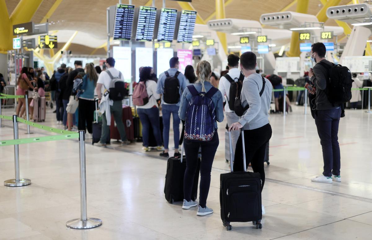 Cinco maletas de menos de 60 euros que se adaptan a las restricciones de  equipaje de las compañías de vuelo 'lowcost