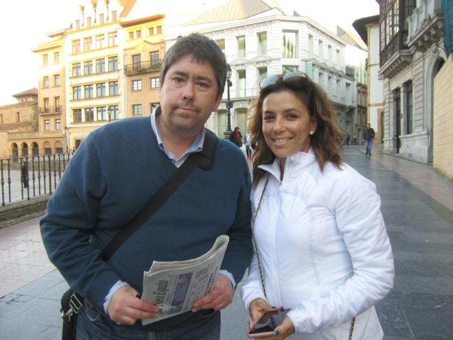 Eva Longoria, ante la tumba de sus antepasados en Asturias