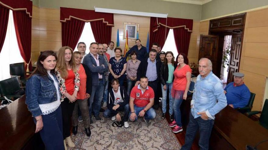 Los alcaldes de pueblo recientemente elegidos, antes de que comenzase el acto en el Ayuntamiento de Langreo.