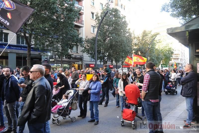 Miles de policías claman en Murcia para exigir "equiparación real" de sus salarios