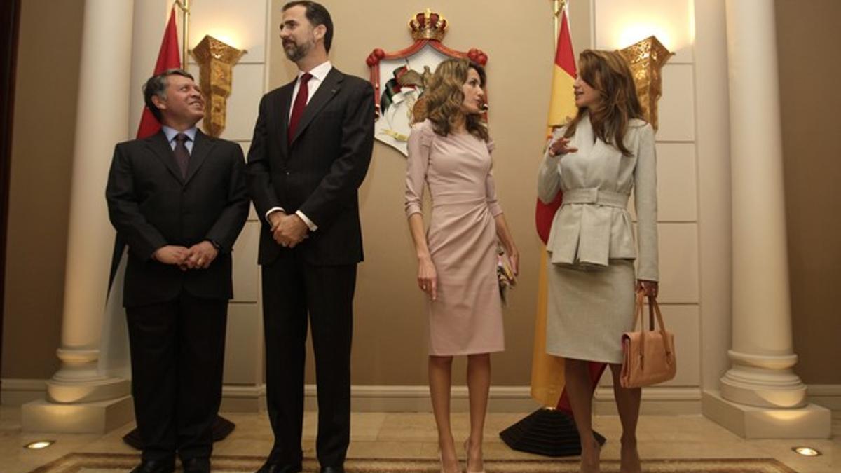 El rey Abdalá con el príncipe Felipe y sus esposas Letizia y Rania.
