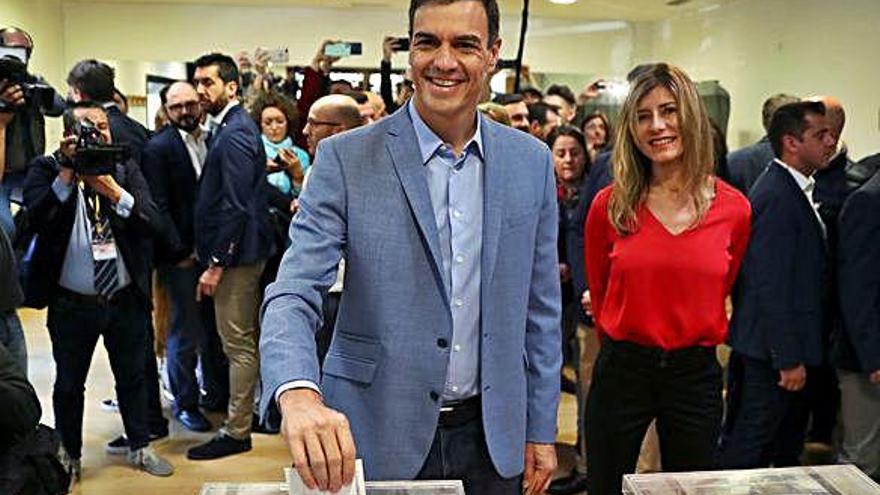 Sánchez, en el moment de votar, diumenge.