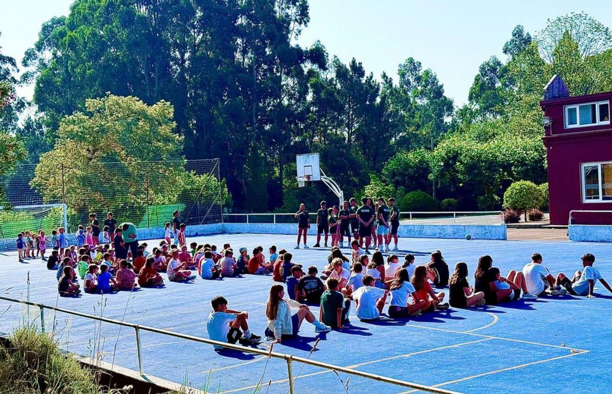 Participantes en el
campamento del Recreo
Cutural de A Estrada.