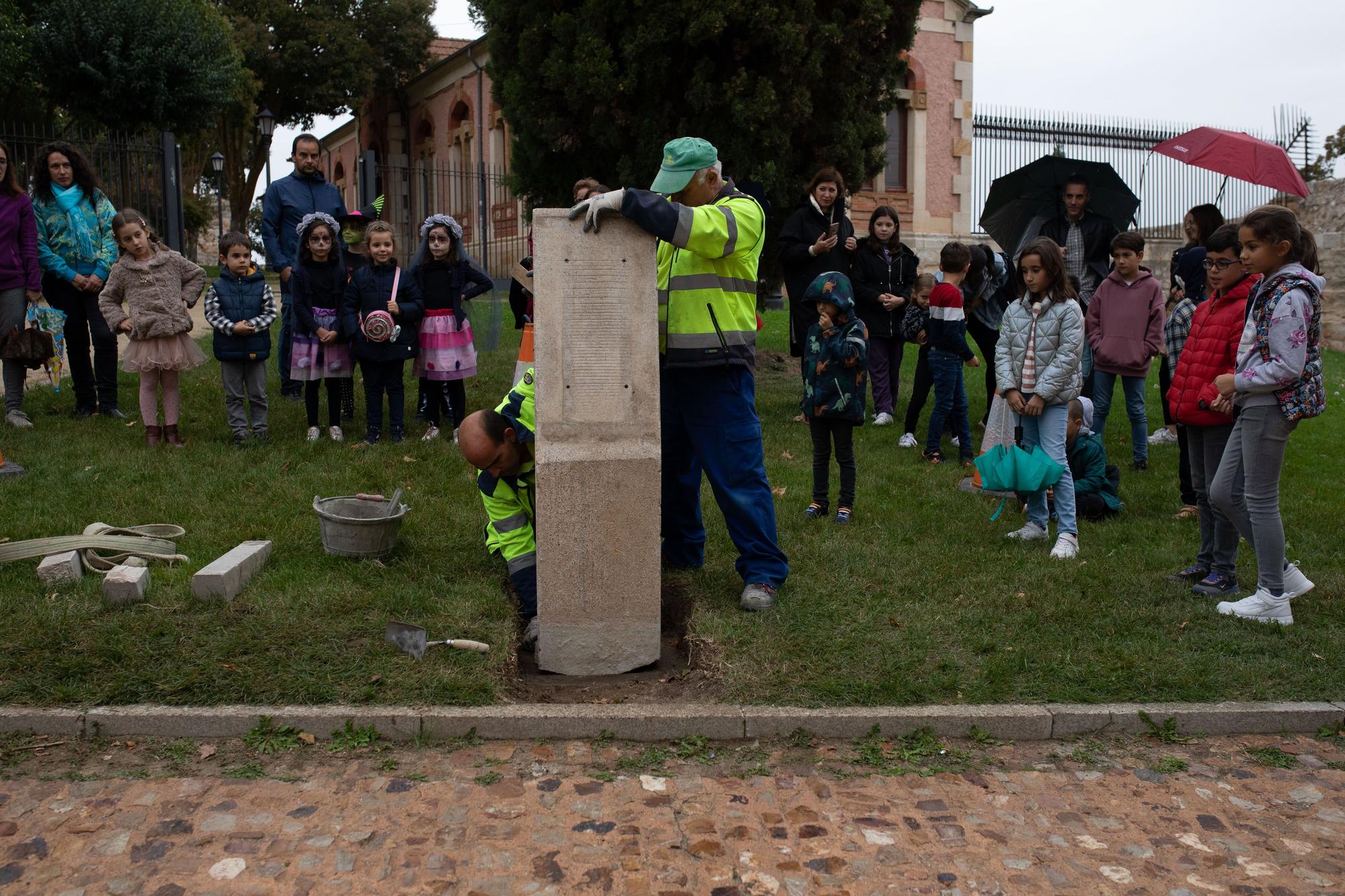 Colocación de la "piedra angular" tras los talleres "Piedras que hablan" sobre el Cerco de Zamora