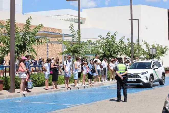 La APB cumple y ordena la parada de taxis de la zona portuaria de es Botafoc
