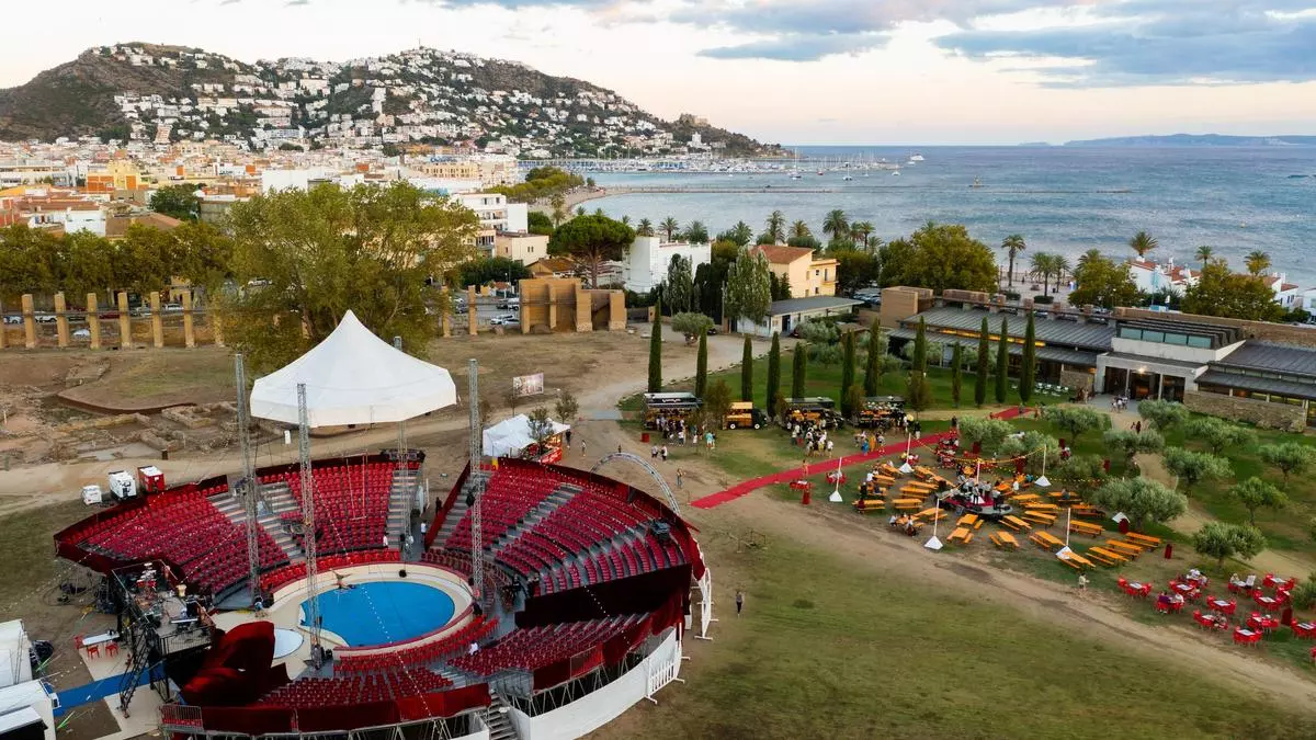 La 5a edició de les Nits de Circ proposa una desena d'espectacles sobre una pista aquàtica a Roses i Besalú