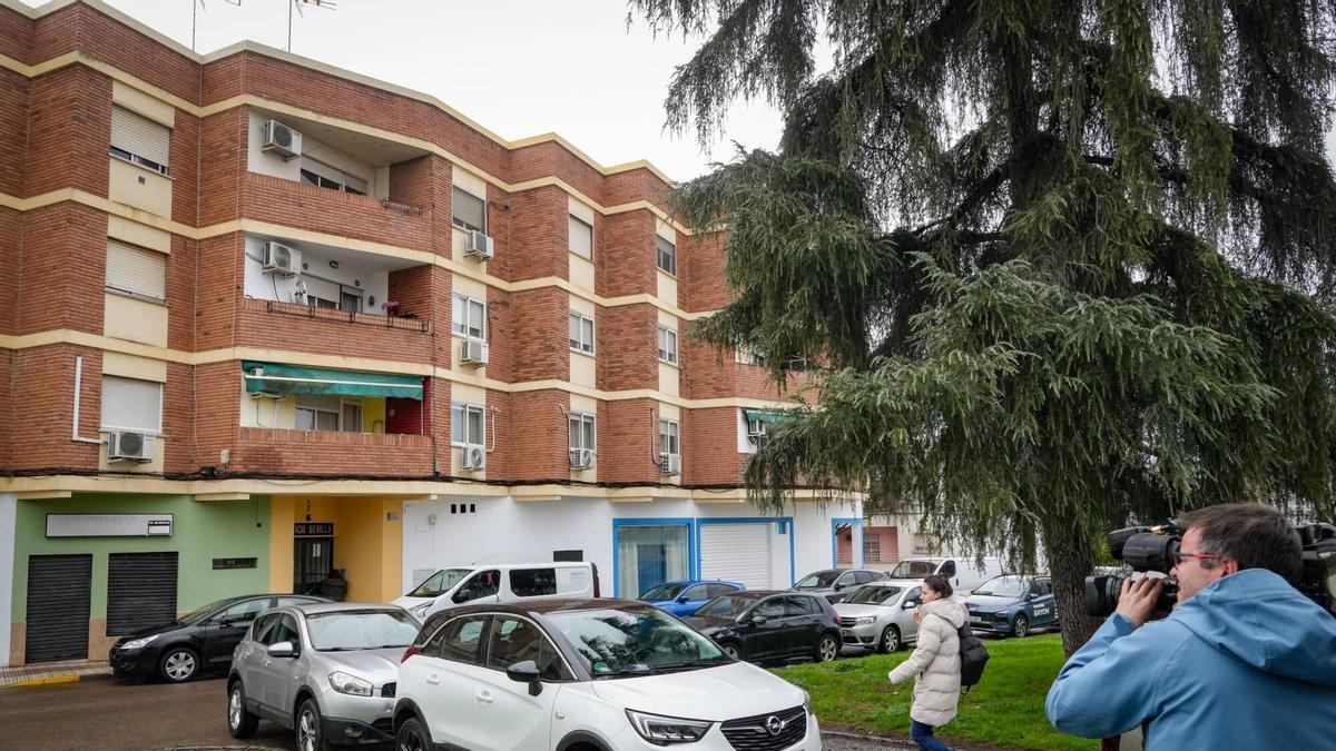 Fotografía del edificio Sevilla en Badajoz en el que vivía el matrimonio de ancianos hasta la muerte de ella.
