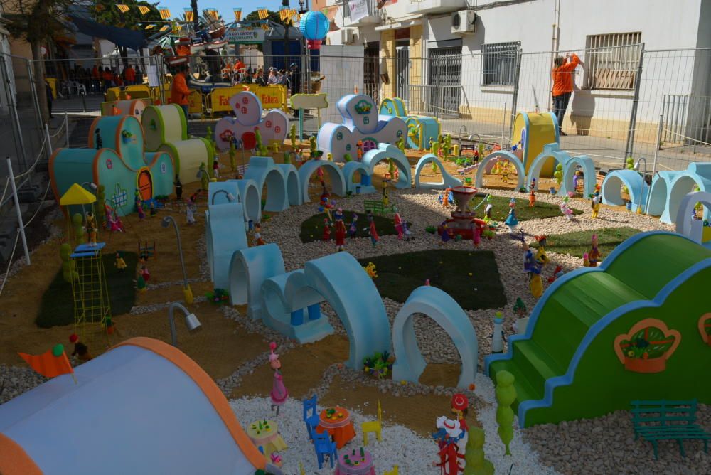 Monumentos y calles adornadas en Benetússer.