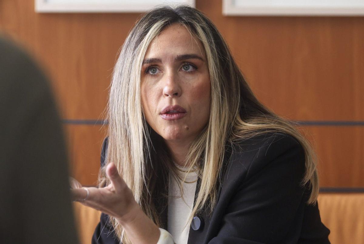 La jueza, durante un momento de la entrevista. | TONI ESCOBAR