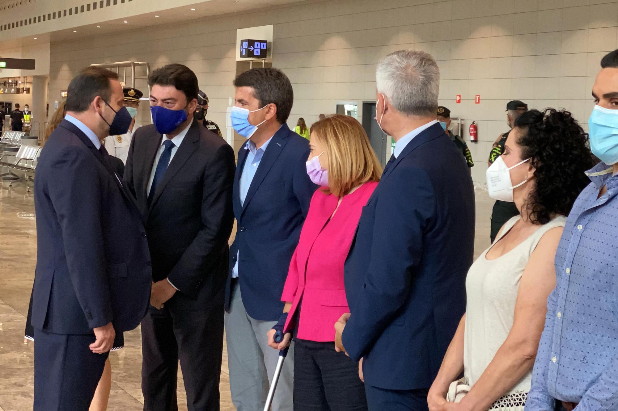 Ábalos preside la ceremonia para añadir al aeropuerto el nombre del poeta Miguel Hernández