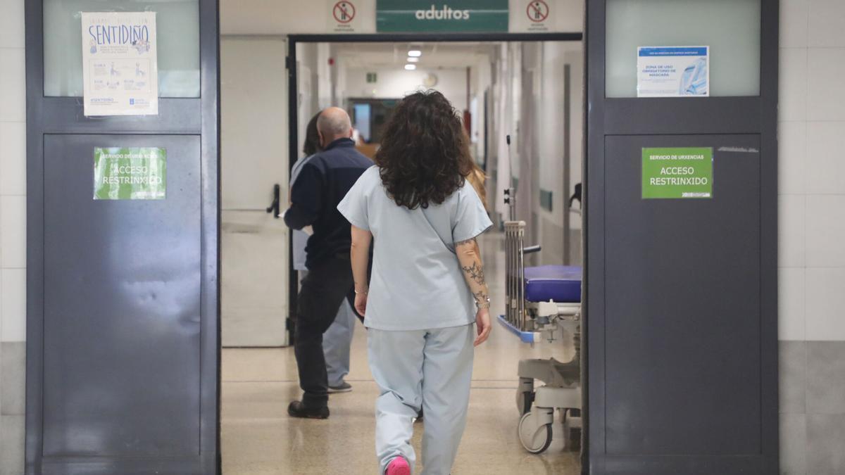 Personal sanitario en el Complexo Hospitalario de Santiago.