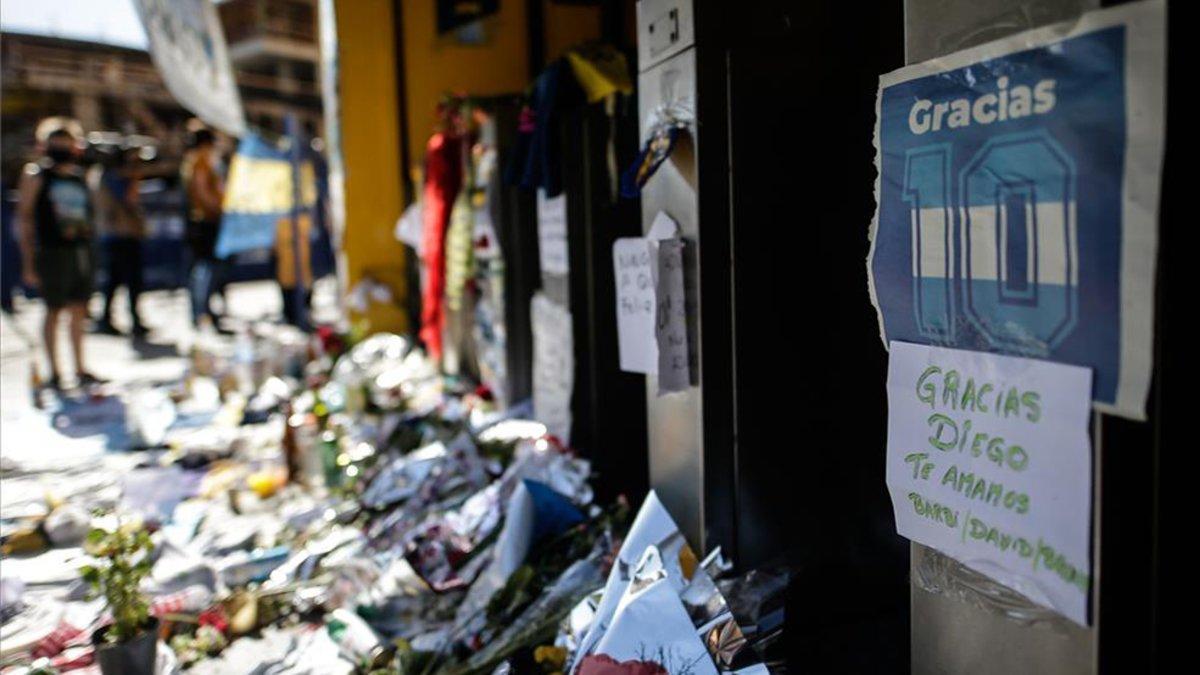 Imagen de uno de los múltiples homenajes a Maradona en Buenos Aires, en la Bombonera