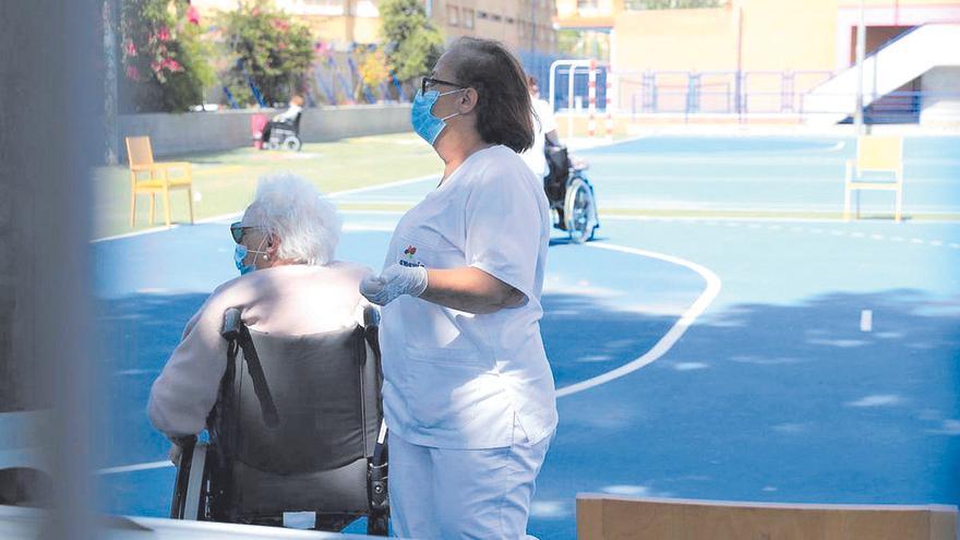 Denuncian que hay residencias de la Región que llevan meses sin médicos