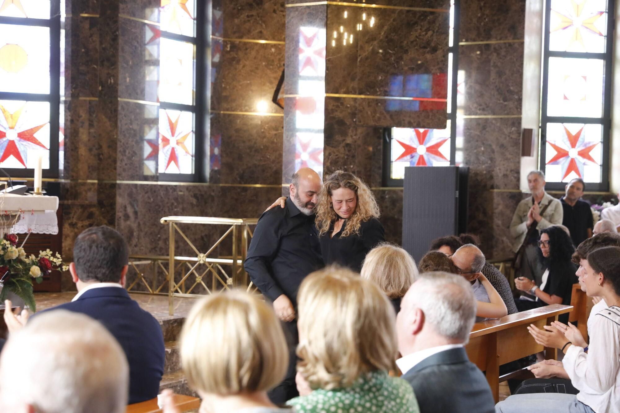 EN IMÁGENES: Acto de despedida a Xuan Bello en el tanatorio de Los Arenales