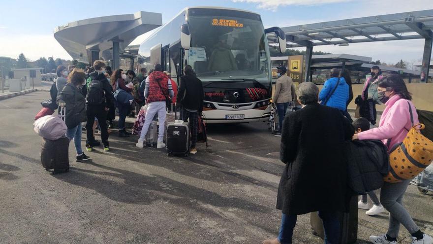 El Concello fletará lanzaderas a Santiago para mitigar el cierre de Peinador en mayo