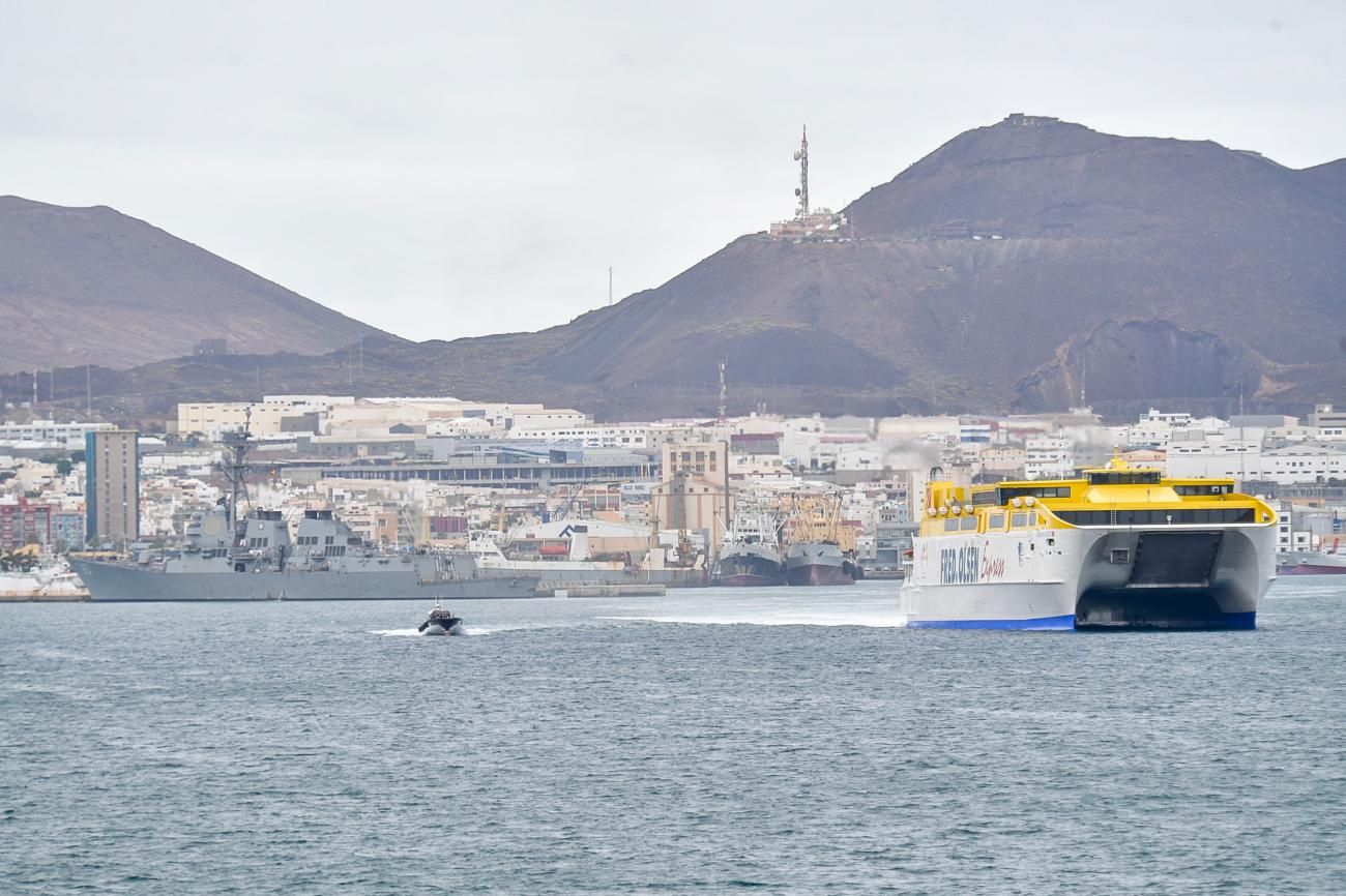 El 'USS Roosevelt' permanece atracado en la prolongación del muelle Santa Catalina