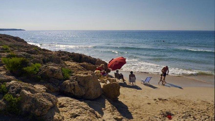 Un hombre muere ahogado en una playa de Salou