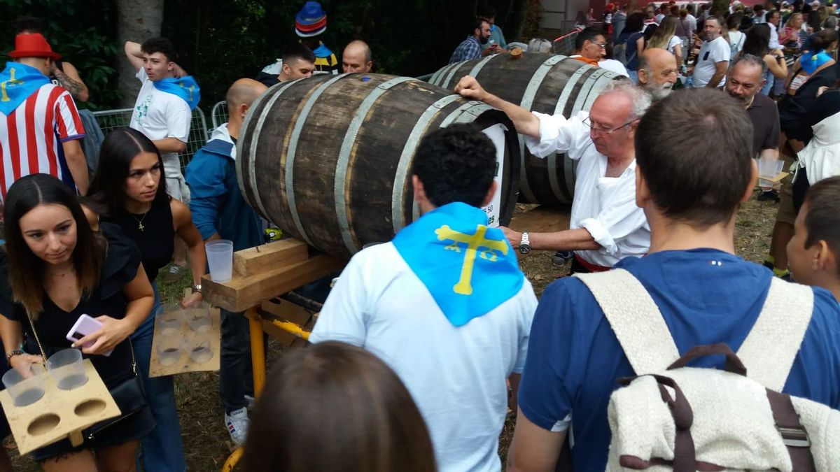 Espicha popular de Santa Ana en Naves