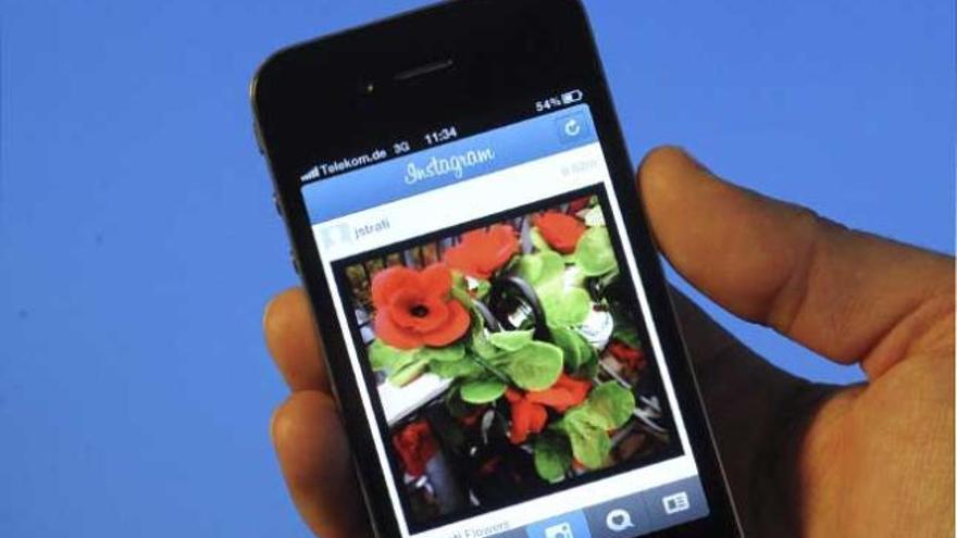 Imagen de un iPhone4 de Apple con la aplicación Instagram abierta