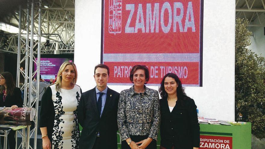 Patricia Martín, Luciano Huerga, la consejera Josefa García Cirac y Nuria Herrero, en Intur.