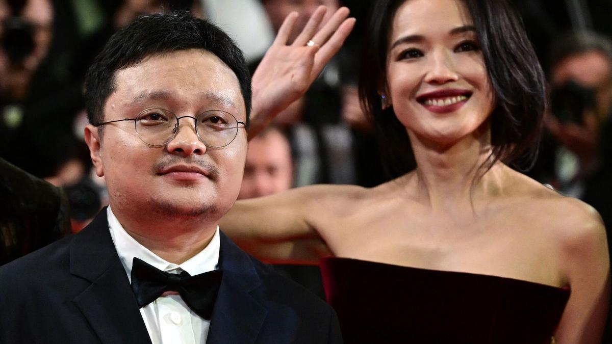 Bi Gan y la actriz taiwanesa Shu Qi en Cannes.