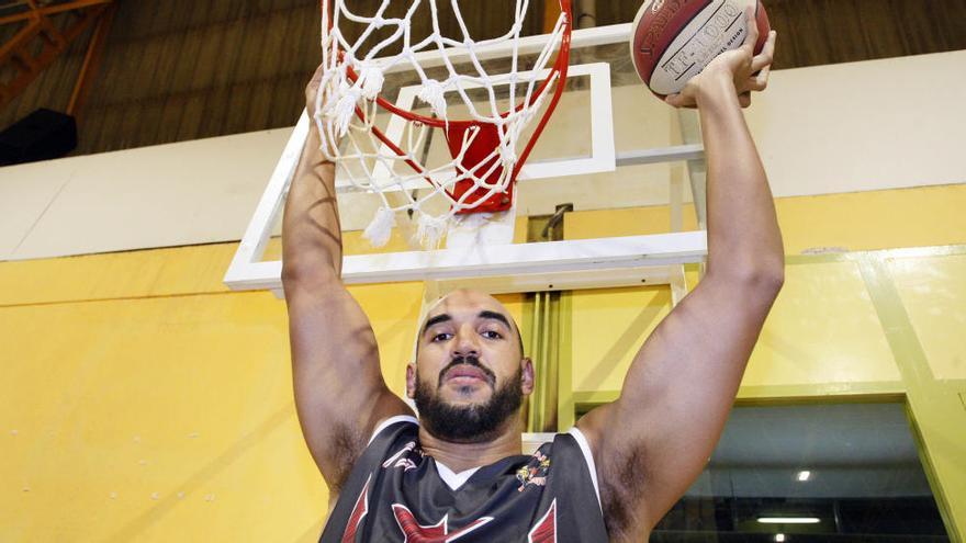 Aaron Walker, abans de l&#039;entrenament d&#039;ahir a la Bisbal