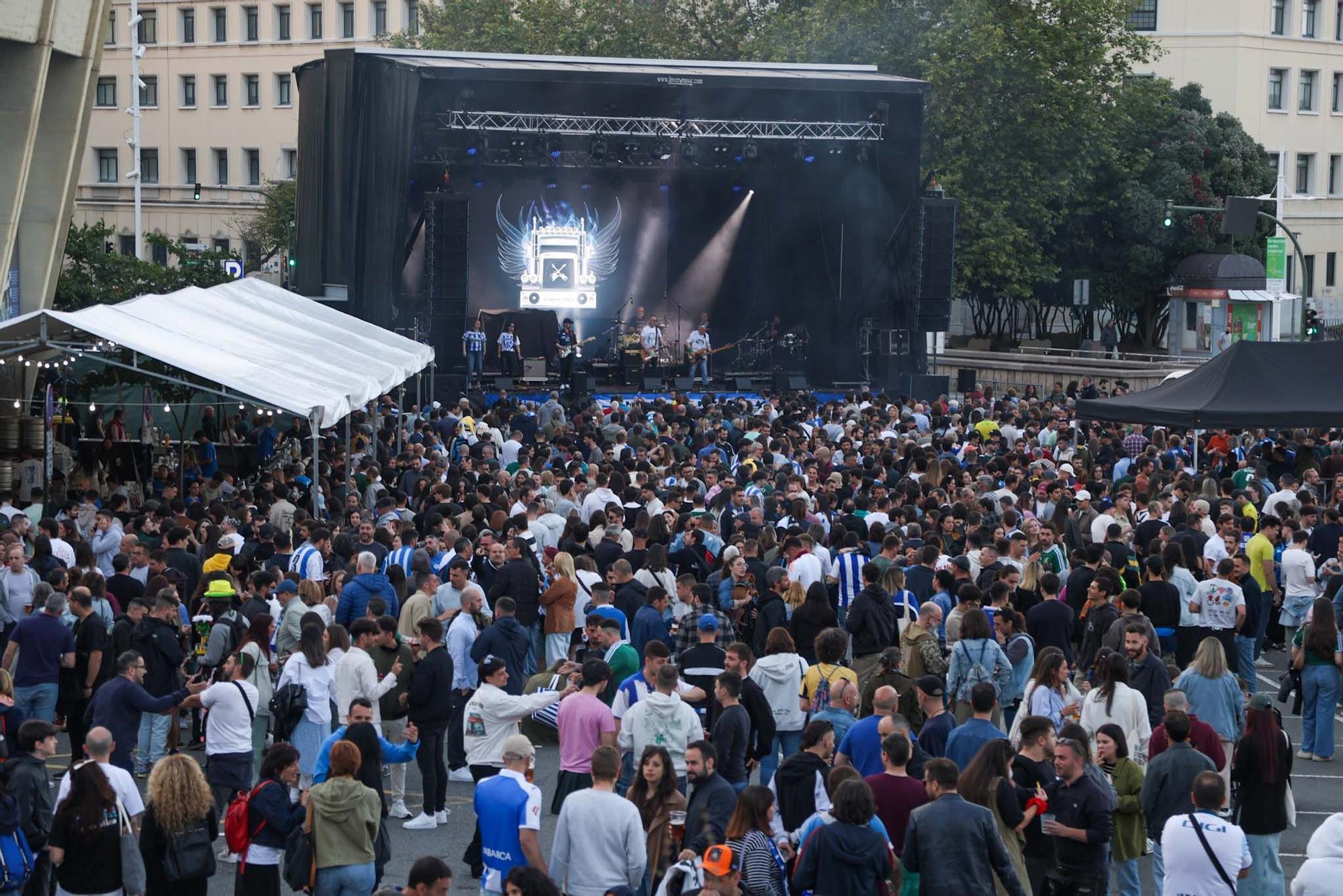 Fiesta blanquiazul en Riazor por el 25ª aniversario de la Liga del Dépor