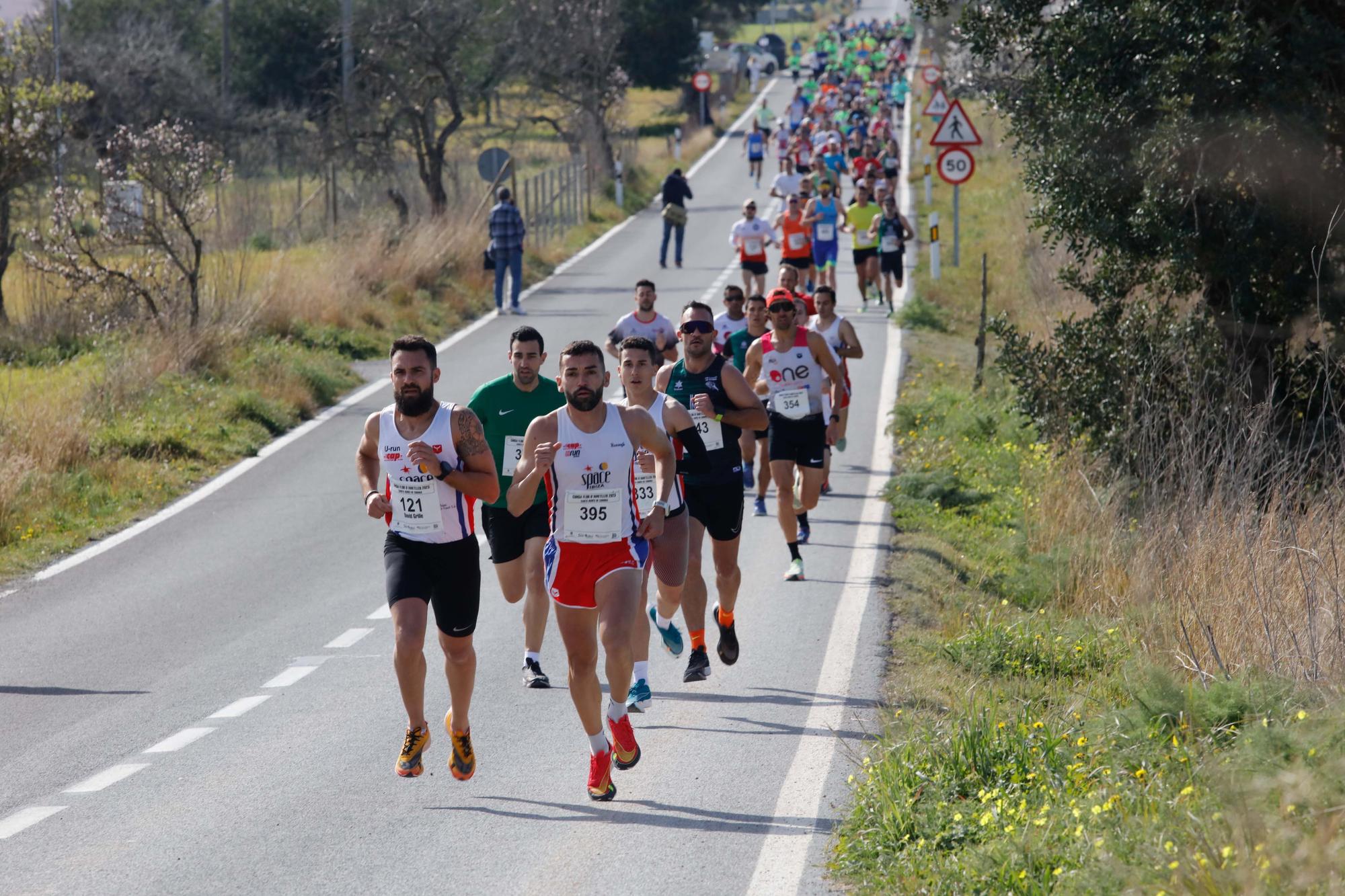 Galería de imágenes de los 250 atletas participantes en la Cursa de la Flor de l’Ametller en Ibiza