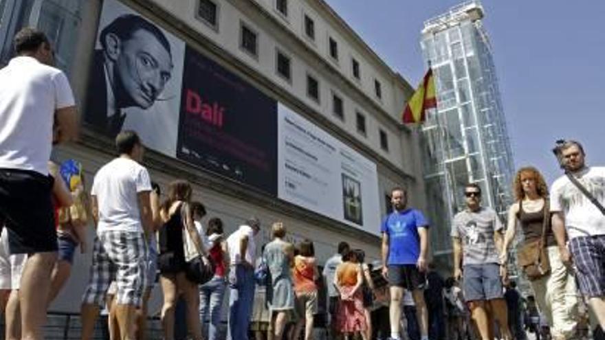 Colas por la muestra «Dalí» en el Reina Sofía en 2013.