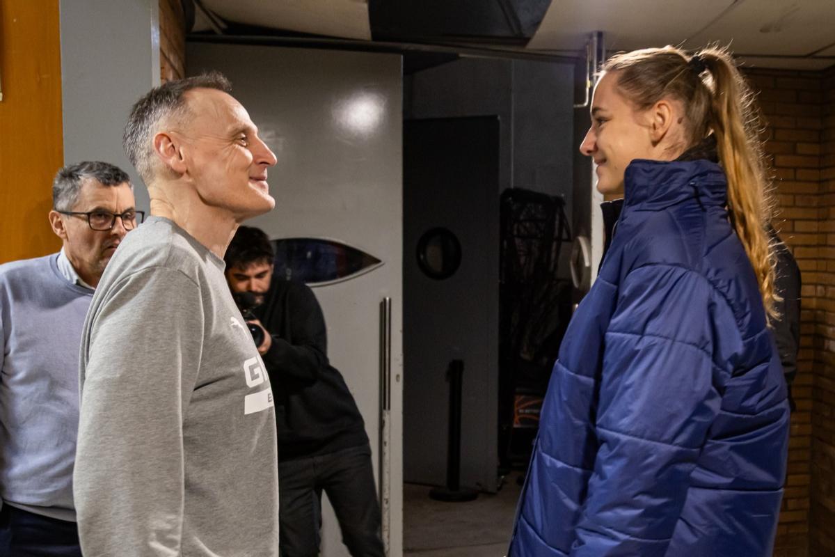 El técnico, Roberto Íñiguez, le dio la bienvenida a su llegada a Fontajau