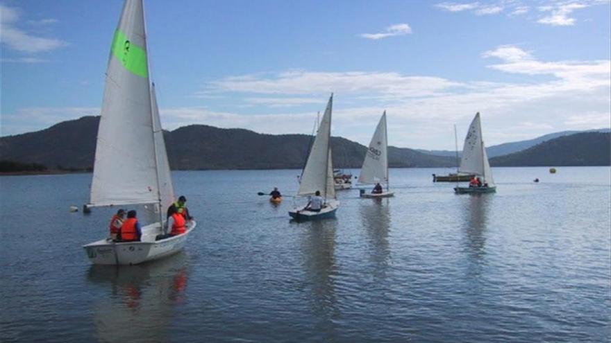 Tres detenidos por el robo en un barco en el embalse de Puente Nuevo