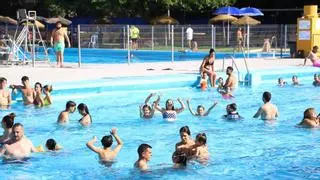 Los primeros chapuzones en las piscinas de Córdoba: "Esto es una bendición"