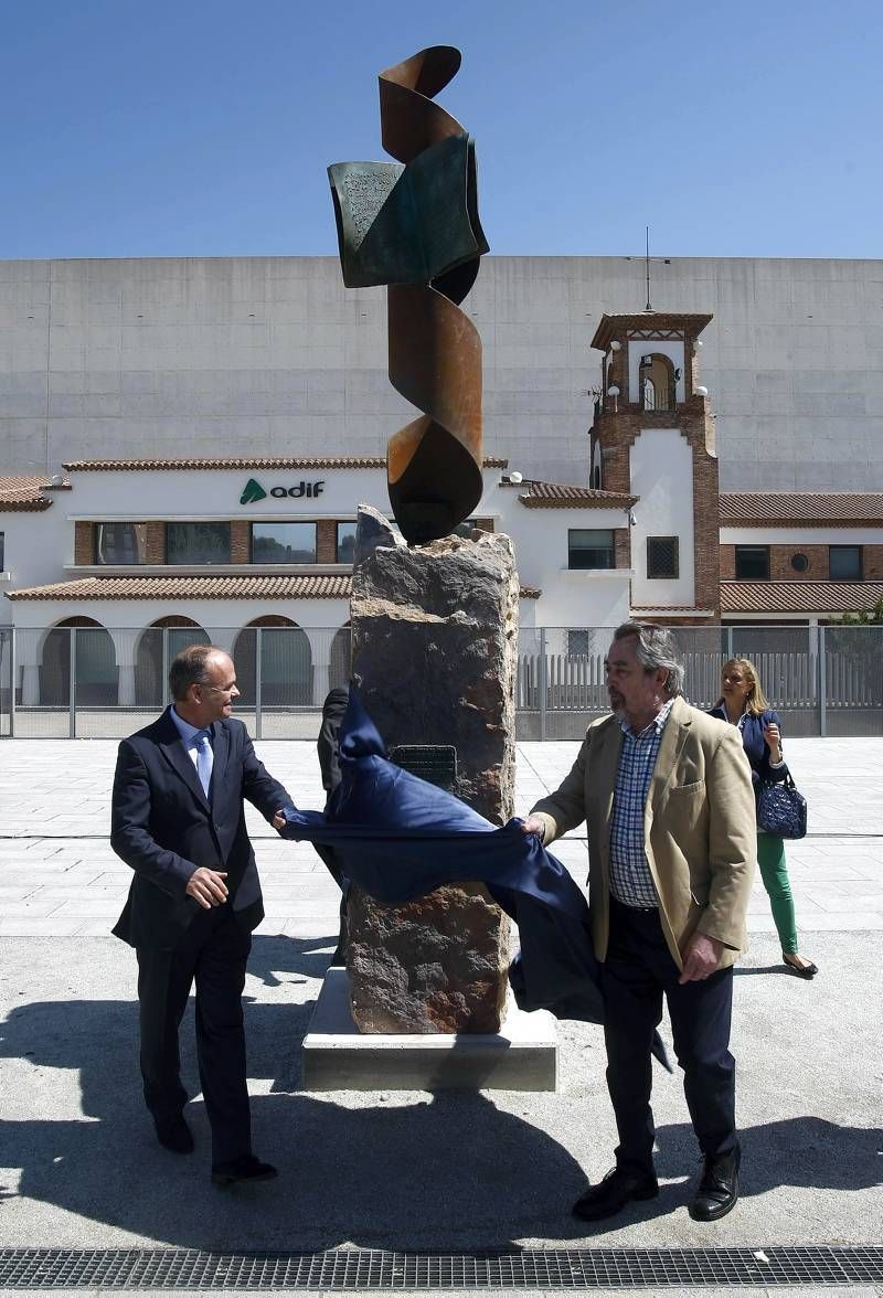 Fotogalería: Inauguración de la escultura en la Plaza El Periódico de Aragón