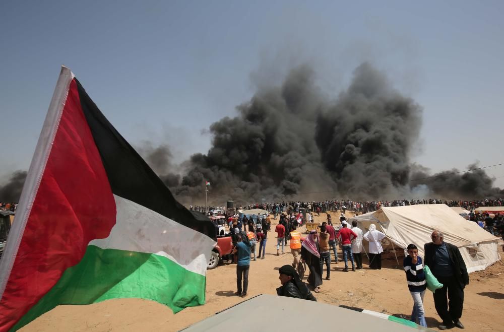 Siete palestinos murieron y unos 250 resultaron heridos por disparos de soldados israelíes durante las protestas de este viernes cerca de la frontera entre Gaza y el Estado hebreo.