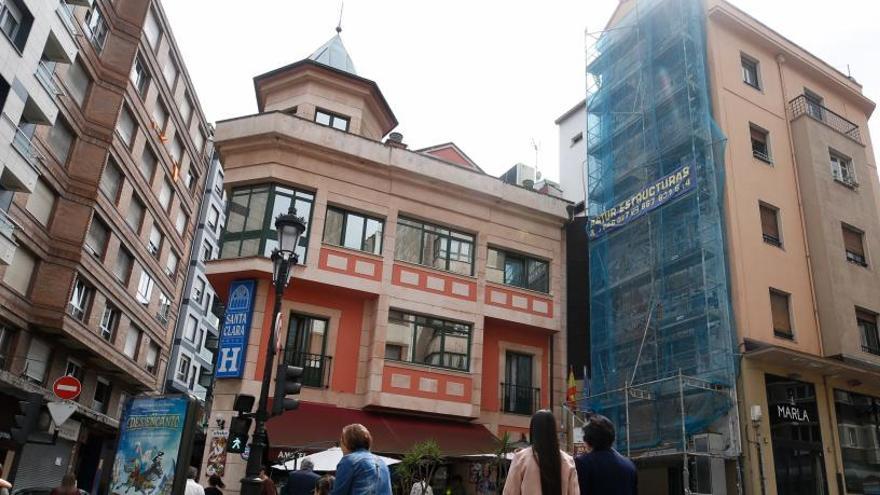 Empiezan los trabajos de preparación de la medianera del mural dedicado a Clarín