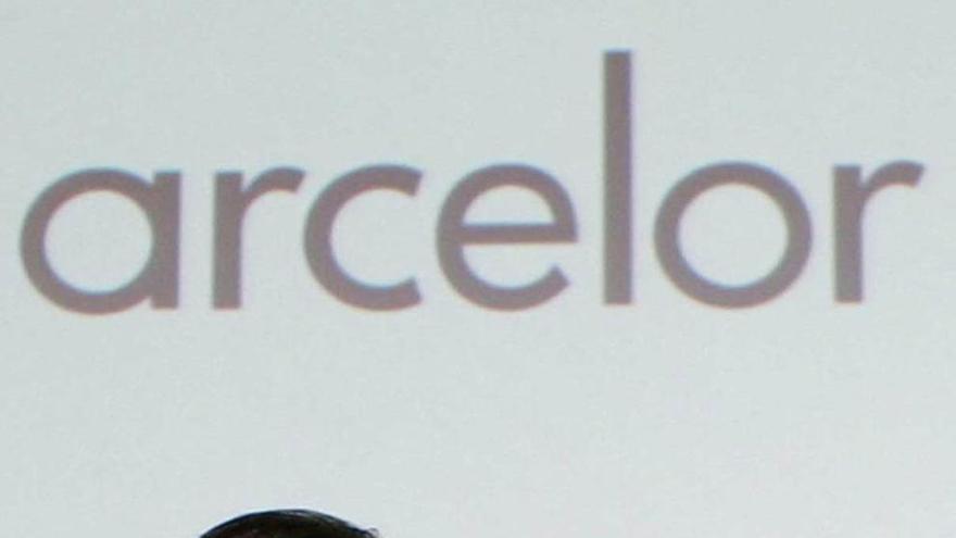 Lakshmi Mittal, presidente de Arcelor, y su hijo Adytia.