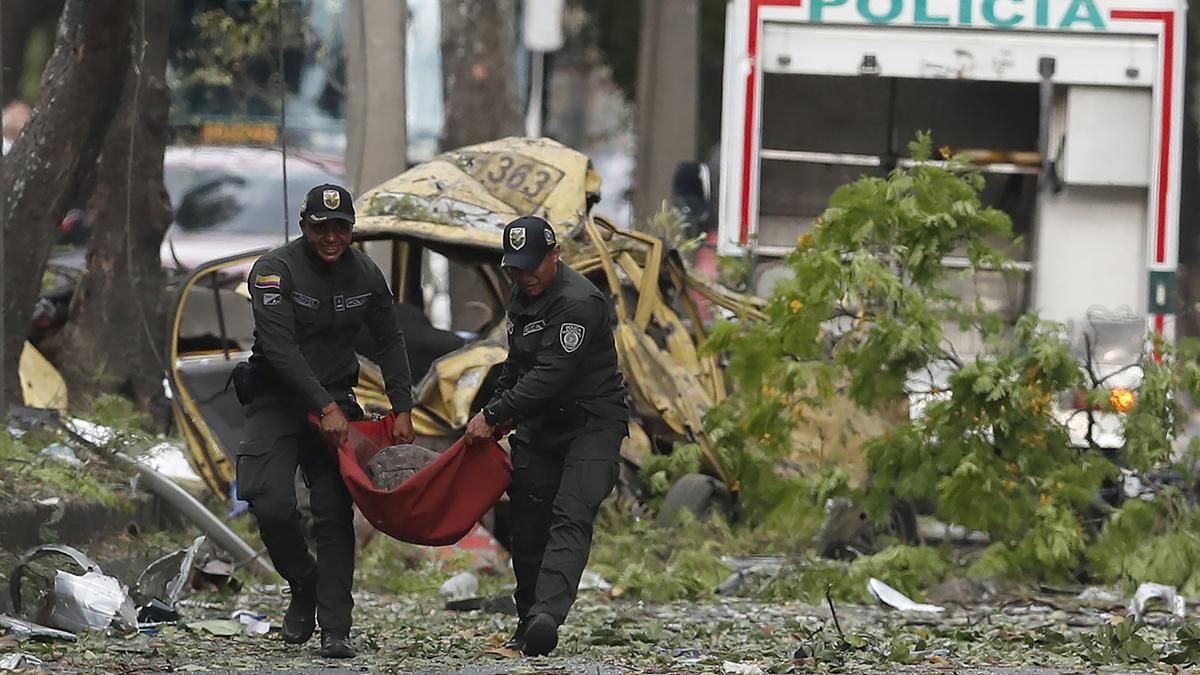 Almenys 18 morts i desenes de ferits en dos atemptats dels clans de la droga a Colòmbia