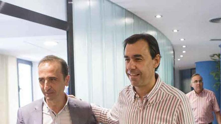 Prieto y Martínez-Maíllo tras el Comité Ejecutivo.