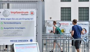 Milers d’alemanys necessiten una altra dosi de vacuna perquè els van injectar una solució salina