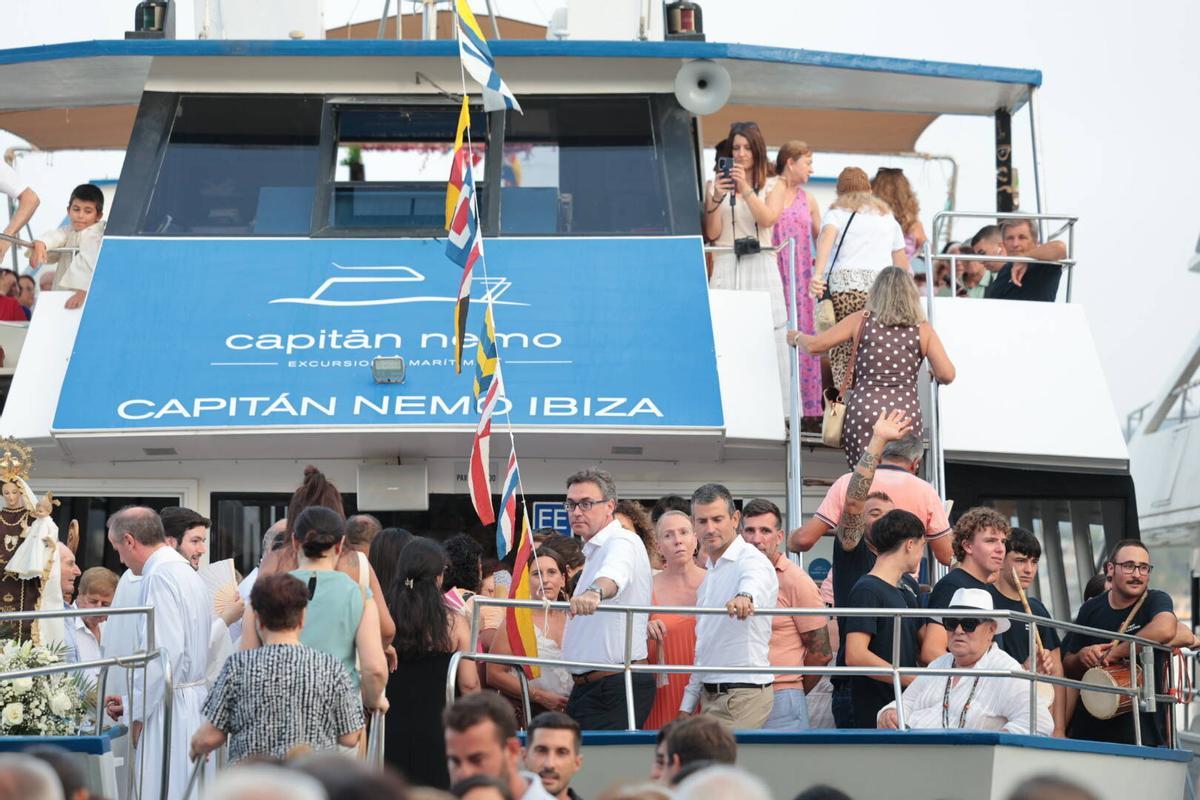 Imágenes de la procesión en honor a la Virgen del Carmen en Sant Antoni