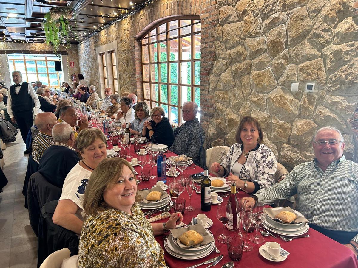 EN IMÁGENES: Comida por San Isidro de los jubilados de Llanera