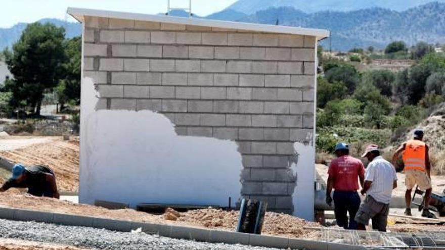 «Intentamos abrir la puerta con un cincel y una maceta pero no había manera»