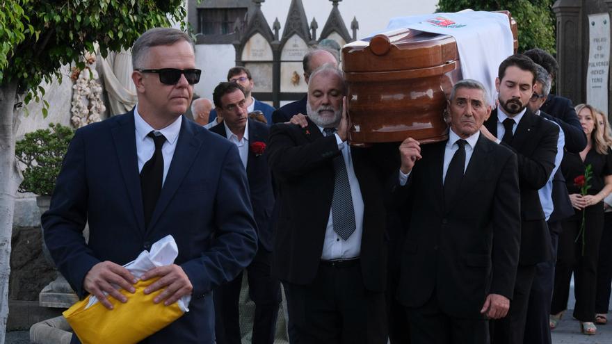 Llegada del féretro de Jerónimo Saavedra al Cementerio de Vegueta