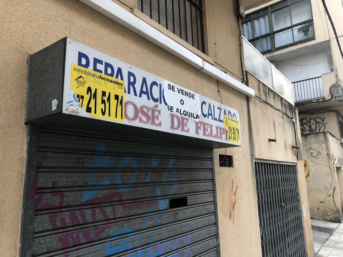 Fotogalería | La calle Salamanca, de Pinturas Mayo al Tambo