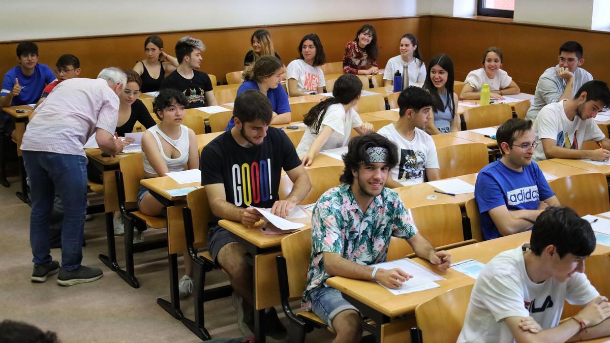 PRIMER DIA DE EXAMENES DE SELECTIVIDAD EN LA FACULTAD DE CIENCIAS JURIDICAS DE LA UJI.