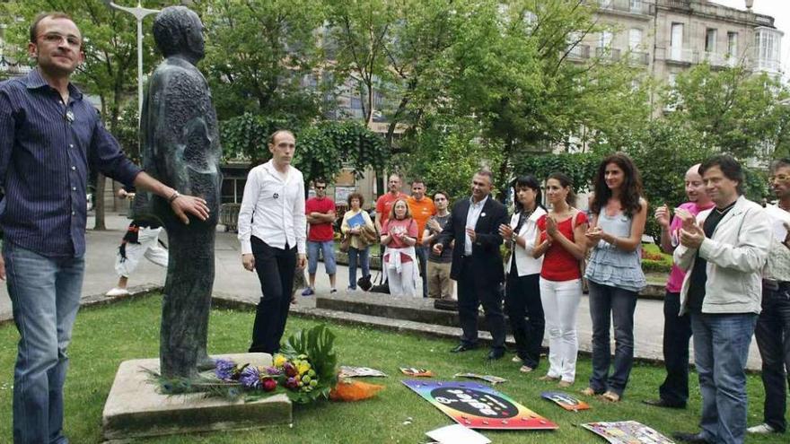 Un homenaje a Eduardo Blanco Amor a cargo de la asociación Aglet en 2008. // EFE