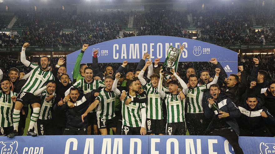 Celebración del Córdoba CF en su victoria de la Copa REF