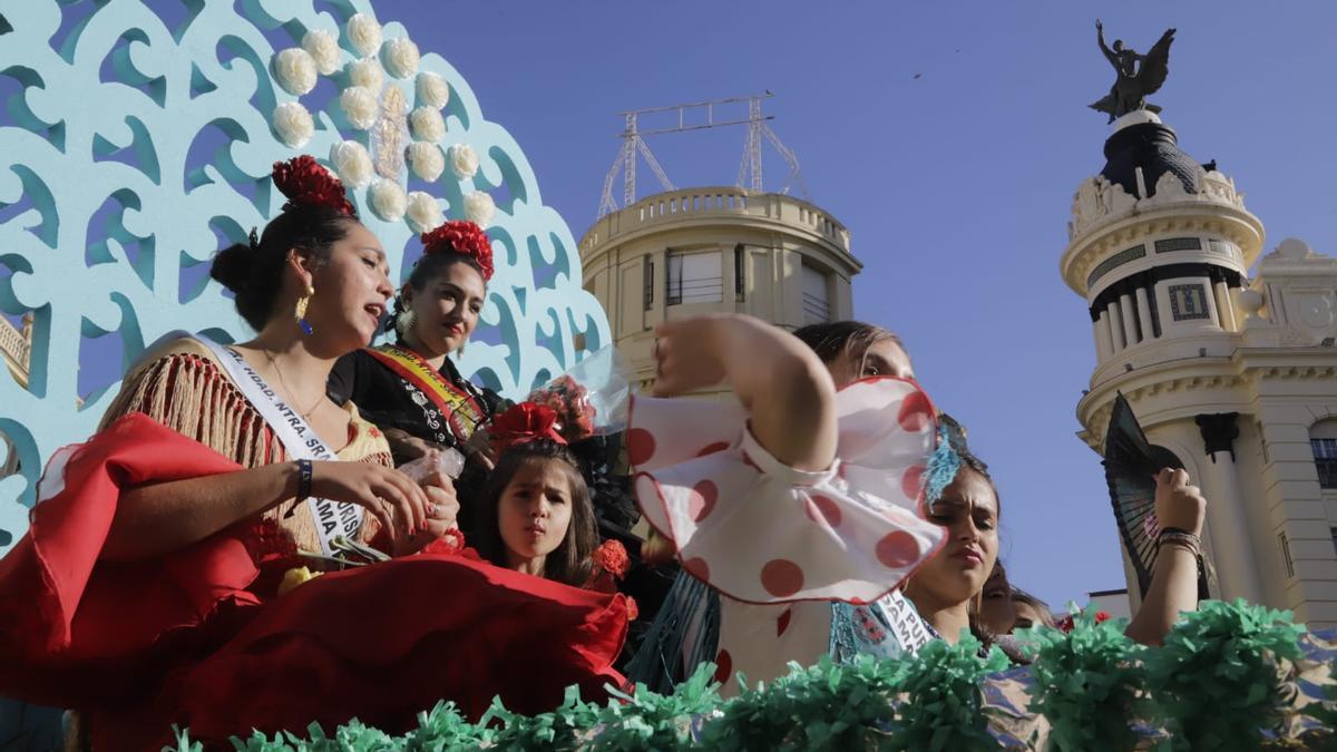 Color y alegría camino del santuario: imágenes de la romería de la Virgen de Linares